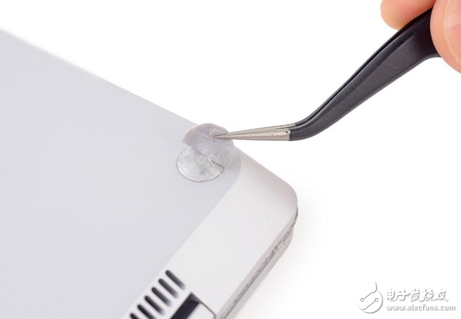 Surface Laptop拆解：修理Surface Laptop最好的方法就是換一臺(tái)