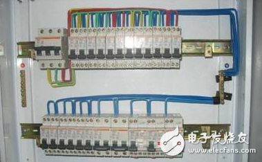 配電箱系統(tǒng)圖識圖解_實用家用配電箱接線實物圖分享