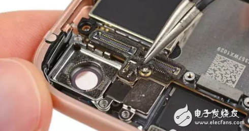 iphone8不止是感覺像iphone7，拆了機(jī)和蘋果7也是差不了多少，不怕果粉心寒嗎？