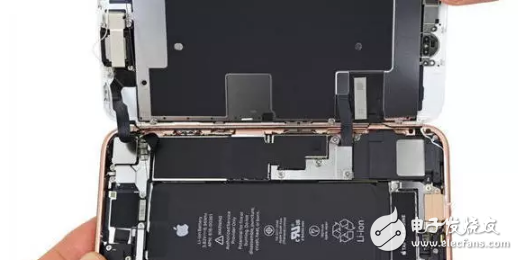 iphone8不止是感覺像iphone7，拆了機(jī)和蘋果7也是差不了多少，不怕果粉心寒嗎？