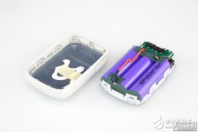 犬年呆萌來(lái)襲，摩米士秋田犬MOMAX IP61 9000mAh移動(dòng)電源開(kāi)箱拆解