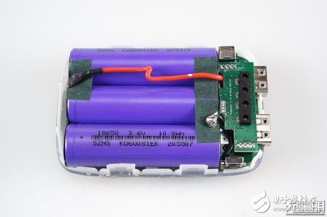 犬年呆萌來(lái)襲，摩米士秋田犬MOMAX IP61 9000mAh移動(dòng)電源開(kāi)箱拆解