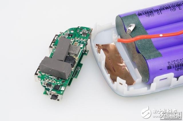犬年呆萌來(lái)襲，摩米士秋田犬MOMAX IP61 9000mAh移動(dòng)電源開(kāi)箱拆解