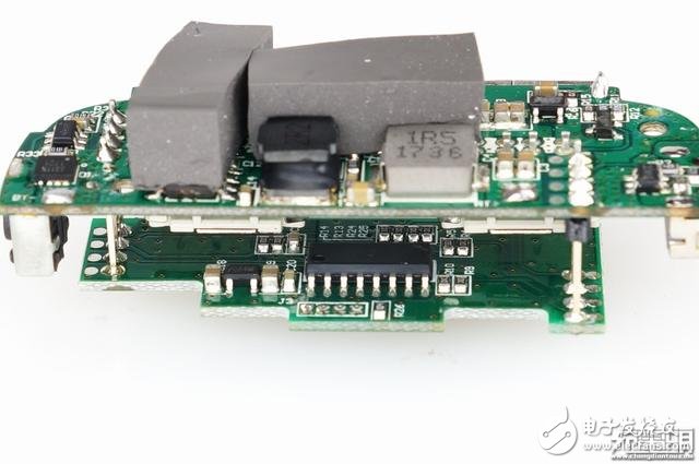 犬年呆萌來(lái)襲，摩米士秋田犬MOMAX IP61 9000mAh移動(dòng)電源開(kāi)箱拆解