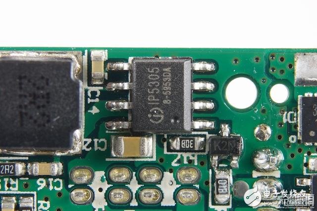 犬年呆萌來(lái)襲，摩米士秋田犬MOMAX IP61 9000mAh移動(dòng)電源開(kāi)箱拆解