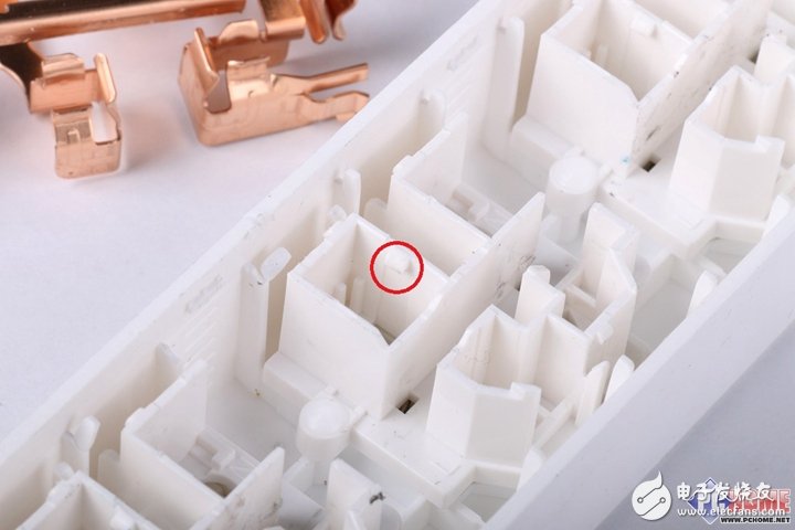 把插線板做成藝術(shù)品？小米插線板暴力拆解