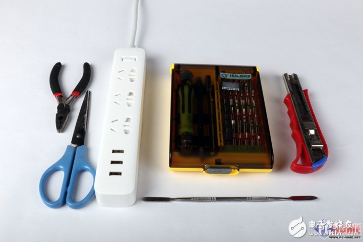 把插線板做成藝術(shù)品？小米插線板暴力拆解