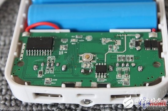 大屏幕黨進來看看，移動電源拆解大PK