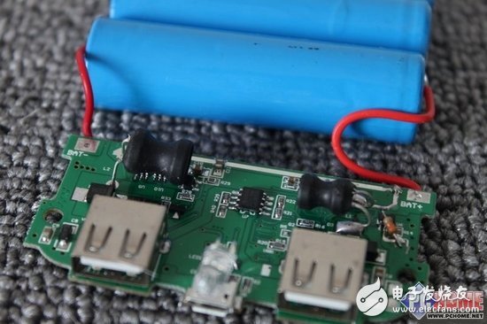 大屏幕黨進來看看，移動電源拆解大PK