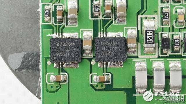 ROFI諾菲10W無(wú)線充電器拆解