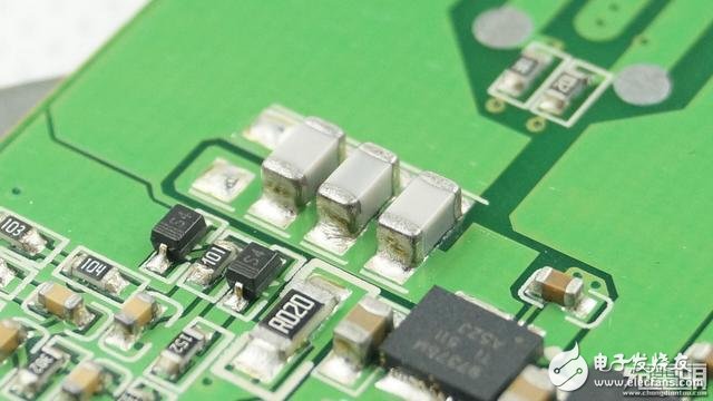 ROFI諾菲10W無(wú)線充電器拆解
