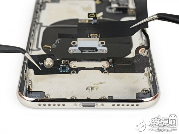 iPhone X最專業(yè)深度拆解！驚現(xiàn)神秘芯片