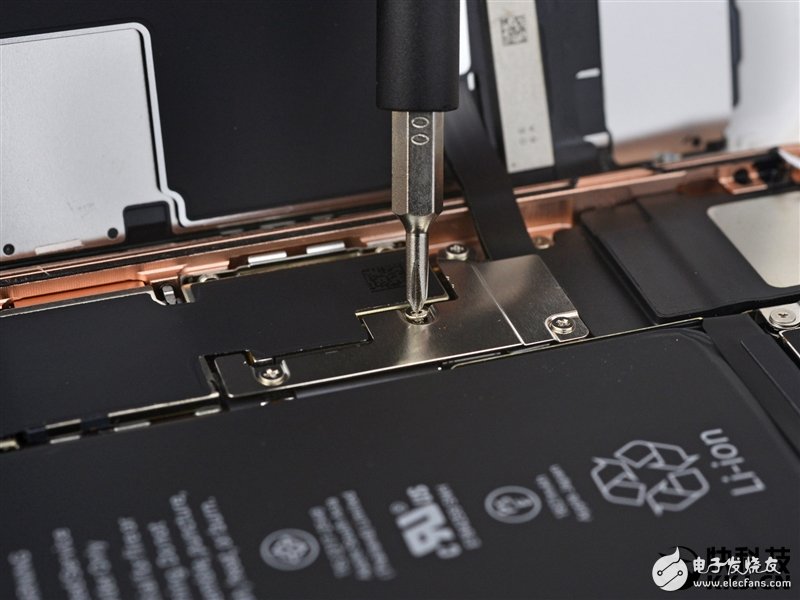 iPhone 8完全拆解：罕見2GB內(nèi)存造就奇跡！