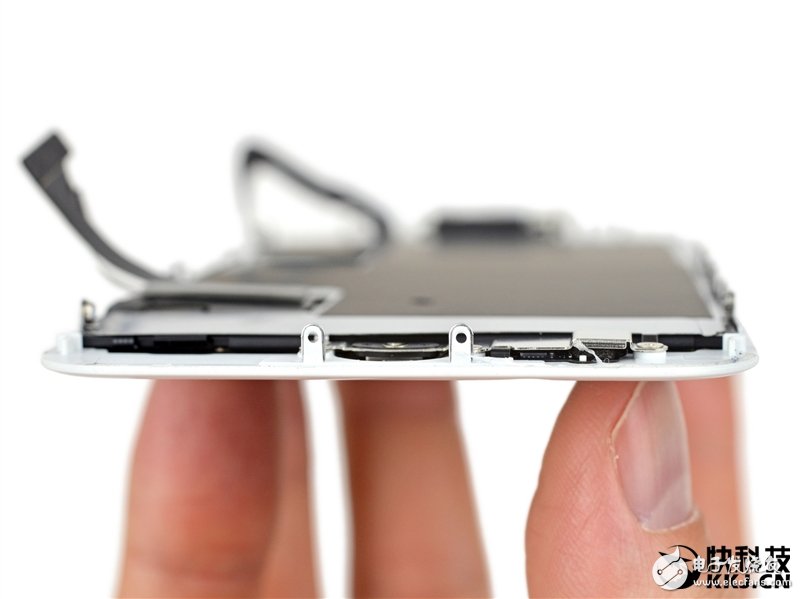 iPhone 8完全拆解：罕見2GB內(nèi)存造就奇跡！