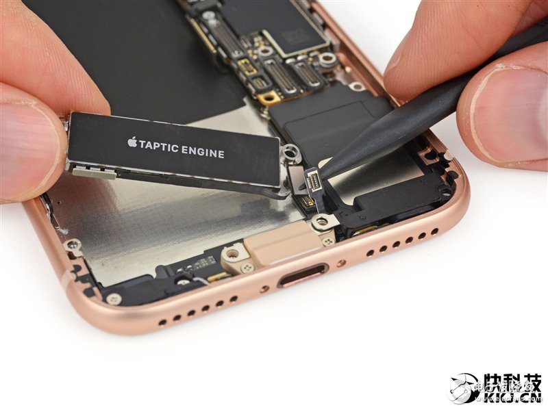 iPhone 8完全拆解：罕見2GB內(nèi)存造就奇跡！
