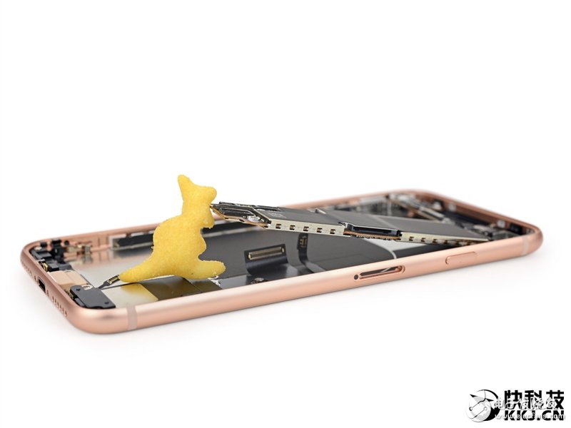 iPhone 8完全拆解：罕見2GB內(nèi)存造就奇跡！