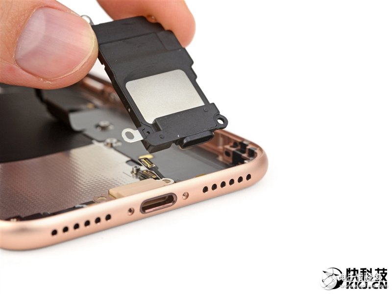 iPhone 8完全拆解：罕見2GB內(nèi)存造就奇跡！