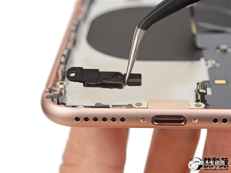 iPhone 8完全拆解：罕見2GB內(nèi)存造就奇跡！