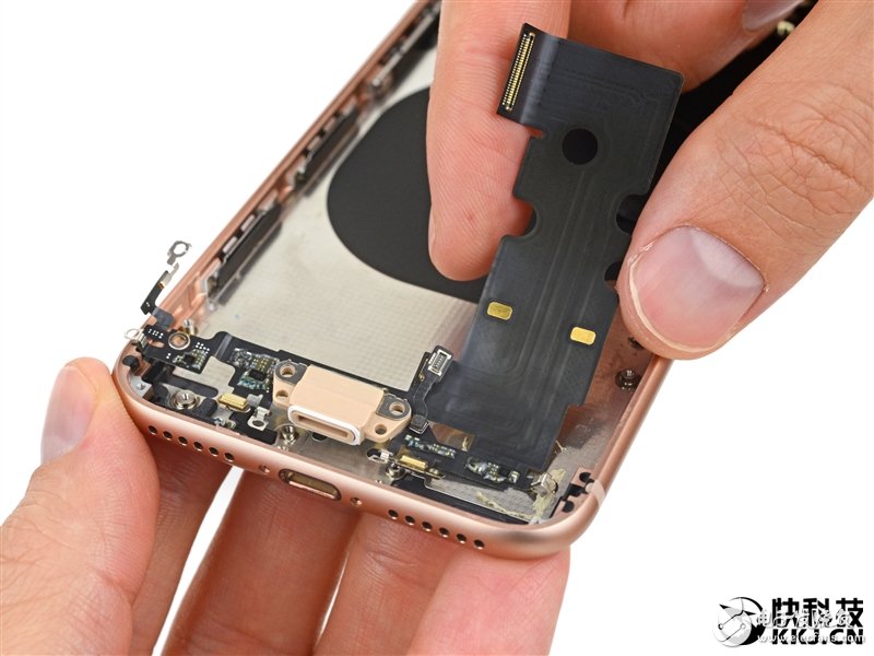 iPhone 8完全拆解：罕見2GB內(nèi)存造就奇跡！