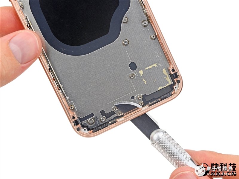iPhone 8完全拆解：罕見2GB內(nèi)存造就奇跡！