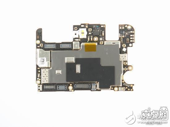 做工對得起2999元售價嗎？一加5完全拆解