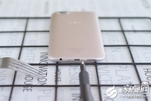 2999元！OPPO R11拆解：居然具備生活防水？(組圖)