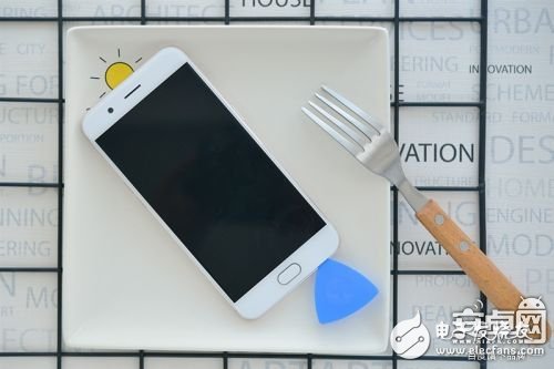 2999元！OPPO R11拆解：居然具備生活防水？(組圖)