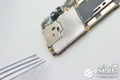 2999元！OPPO R11拆解：居然具備生活防水？(組圖)