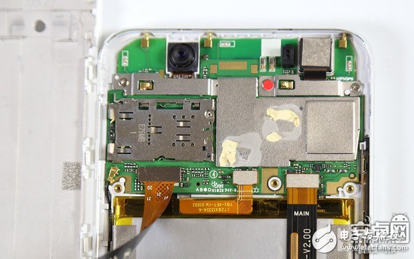 海信手機H10拆機 做工良好結(jié)構(gòu)不復雜