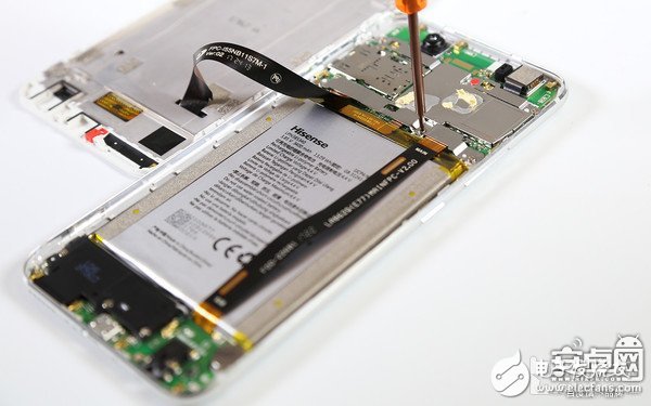 海信手機H10拆機 做工良好結(jié)構(gòu)不復雜
