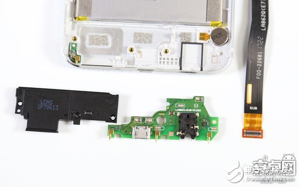 海信手機H10拆機 做工良好結(jié)構(gòu)不復雜