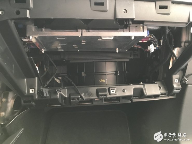 特斯拉Autopilot2.0計算單元全拆解，英偉達PX 2到底長什么樣？