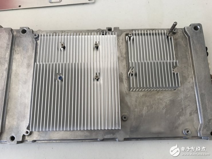 特斯拉Autopilot2.0計算單元全拆解，英偉達PX 2到底長什么樣？