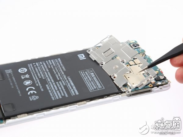 小米Max 2手機拆解：動手難度不高，容易維修