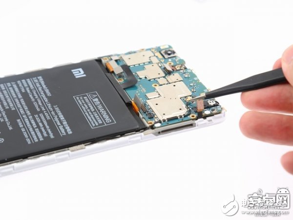 小米Max 2手機拆解：動手難度不高，容易維修