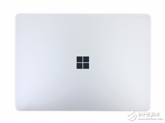 機身A面，經(jīng)典的微軟Logo
