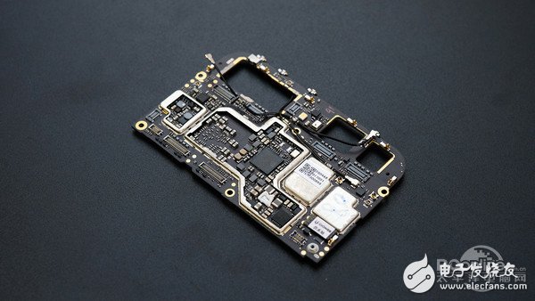 如何同時塞進4個攝像頭+3450mAh電池？金立S10拆解