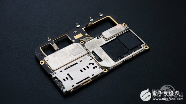 如何同時塞進4個攝像頭+3450mAh電池？金立S10拆解
