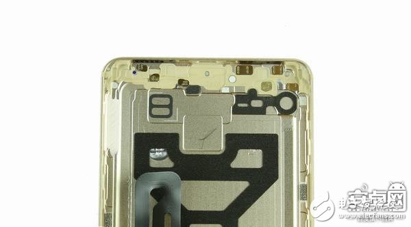 [圖]華為Mate 9拆解：做工整齊、用料扎實