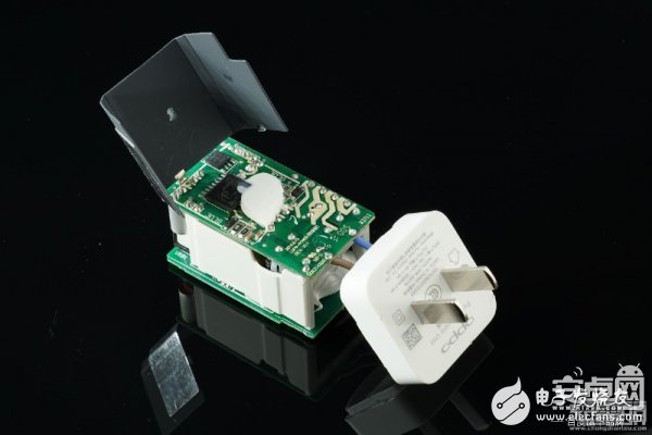 誰是李鬼？真假OPPO VOOC閃充充電器對比拆解