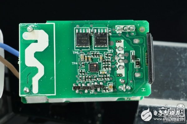 誰是李鬼？真假OPPO VOOC閃充充電器對比拆解